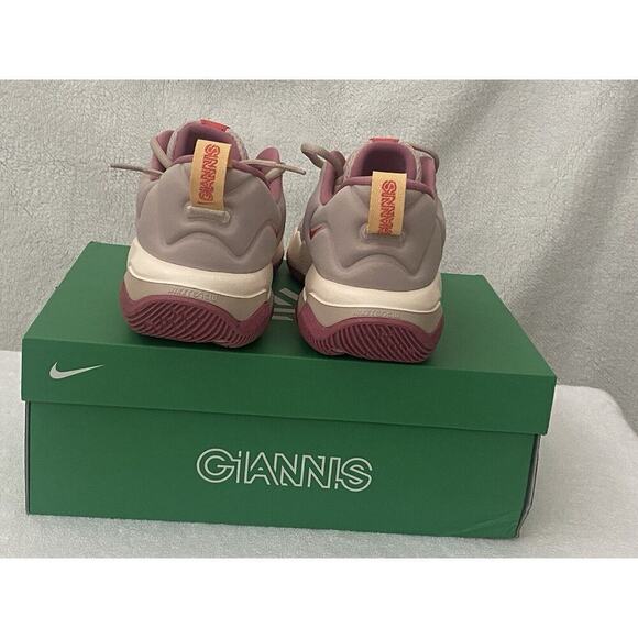 Nike Giannis Men’s Immortality 3 Shoes Size 10 Fossil Stone‎ Celestial Gold